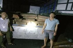 Giữa đêm, Hạt kiểm lâm A Lưới bắt giữ xe vận chuyển lâm sản trái pháp luật
