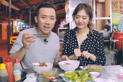 Vợ chồng Trấn Thành – Hari Won bất ngờ xuất hiện trong sách Hàn Quốc