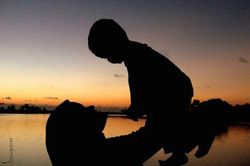 Kết bạn với vợ của chồng cũ