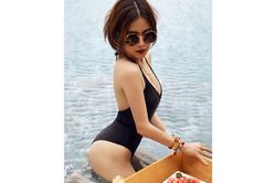Giữa lùm xùm yêu đồng giới, Hoàng Thùy Linh 'thả rông' lại tung ảnh đồ bơi sexy