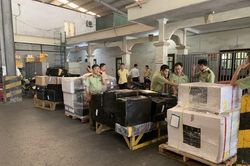 Quản lý thị trường phát hiện số lượng lớn hàng lậu vận chuyển qua đường hàng không
