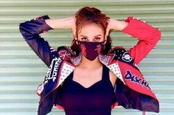 Hoàng Thùy Linh, Võ Hoàng Yến cùng Nghệ sĩ Việt đồng loạt đăng ảnh selfie cùng khẩu trang cực chất chia sẻ thông điệp ý nghĩa vì cộng đồng