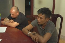 Triệt phá băng nhóm chuyên dàn cảnh đón khách để móc túi