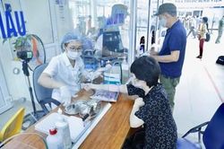 Các giải pháp 'giảm nhiệt' nắng nóng cho người bệnh