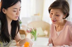 Suốt ngày sang nhà thông gia mách tội con dâu, bà mẹ chồng không ngờ có ngày phải 'cứng họng' vì người này
