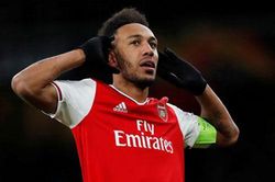 Aubameyang 'nắn gân' Man City trước ngày Ngoại hạng Anh trở lại