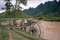 Ngỡ ngàng trước vẻ đẹp của Thác Bản Giốc những năm thập niên 90