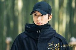 Quân Vương Bất Diệt: Lee Min Ho bị lạc và lang thang qua trong quá khứ, anh sắp xếp toàn bộ ký ức cho Kim Go Eun