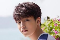Trong thế giới fangirl: Vương Tuấn Khải, cậu giống như bầu trời mùa Hè xanh thẳm!