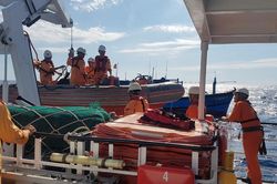 Cứu thuyền viên bị đau ruột thừa nguy kịch trên biển