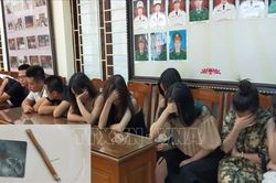 Bắt quả tang 14 đối tượng sử dụng ma túy trong quán karaoke