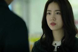 Biết tôi có bầu với tình cũ, cả nhà chồng vẫn 'cưng như trứng mỏng' vì một bí mật