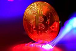 Bitcoin giảm nhẹ, thị trường rực đỏ