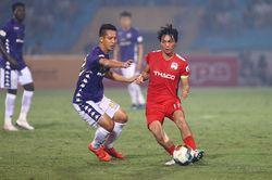 Xuân Trường lặng lẽ trên khán đài, một mình Tuấn Anh không gánh nổi HAGL