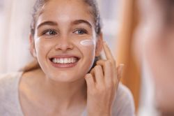 Chăm trị mụn nhưng lại bỏ quên các bước chăm sóc da sau mụn thì vẫn khó có làn da đẹp