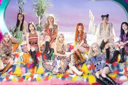 'Bóc giá' loạt trang phục mùa Hè rực rỡ của TWICE trong MV 'More & More'