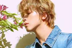 Một nam idol phũ phàng với fan cuồng và bị 'báo thù' theo cách không ngờ tới