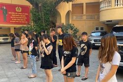 Triệu tập 14 'quái xế' liên quan vụ tông người đi đường