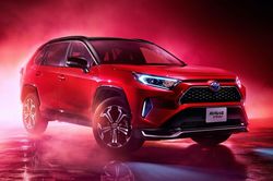 Toyota RAV4 PHV ra mắt tại Nhật Bản, nhiều công nghệ an toàn