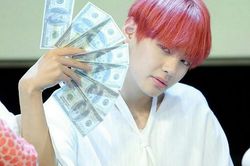 Khi BTS 'quên' mất mình siêu giàu: Sẵn sàng 'choảng' nhau vì đồ ăn, háo hức nhận quà miễn phí