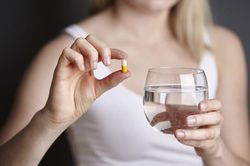 Bác sĩ 'lộ' sự thật viên uống chống nắng được quảng cáo 'trên giời'