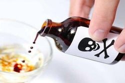 Bị ngăn cấm yêu đương, gã trai đầu độc nguồn nước nhà người tình