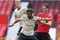 Bruno Fernandes lại 'đá đểu' Matic sau trận hòa 'điên rồ' giữa các cầu thủ M.U
