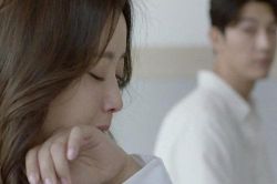 Đúng ngày đầy tháng con trai, chồng đưa đơn ly hôn cho tôi với lí do không thể nào ngờ…