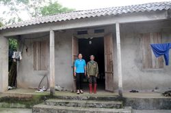 Hết lòng vì việc chung