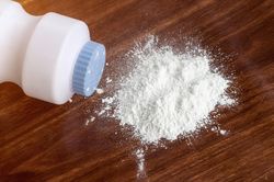 Nhiều hãng mỹ phẩm nổi tiếng loại bỏ bột talc do lo ngại về sức khỏe