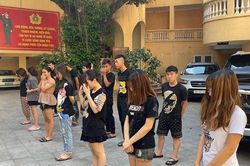 Bắt 14 'quái xế' đâm trọng thương một người đang chờ đèn đỏ