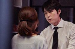 Hùng hổ đi đánh ghen, ai ngờ về nhà khóc lóc van xin chồng cũng không quay lại