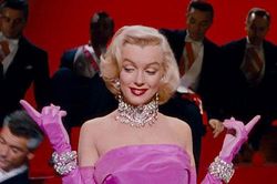Nhan sắc 'khuynh đảo' một thời của biểu tượng điện ảnh Marilyn Monroe