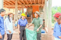 Vỗ Bun - người tự nguyện nhặt rác, làm đẹp bản làng