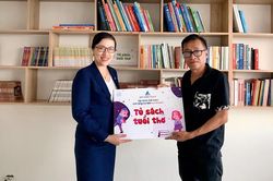 Tập đoàn Đất Xanh trao tặng Tủ sách Tuổi thơ cho cư dân