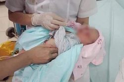 Bé trai sơ sinh sống sót thần kỳ sau 3 ngày bị bỏ rơi dưới nắng nóng 40 độ C
