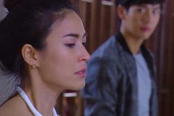 Vừa lo tang mẹ xong, anh cả đã gọi chúng tôi lại rồi dõng dạc đọc to những dòng chữ chi chít trong cuốn sổ nhỏ và đưa ra yêu cầu quá quắt