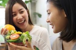 Bữa ăn nào cũng thực hiện 6 việc cơ bản này, phụ nữ sẽ không lo tăng cân mà sức khỏe vẫn đảm bảo, bằng không ăn kiêng mấy cũng bằng thừa