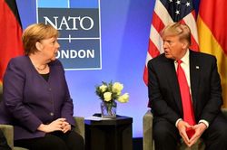 Tổng thống Trump rút 9.500 quân - cái tát với Đức và món quà cho Nga?