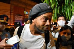 Ronaldinho trải lòng về thời gian bị quản thúc
