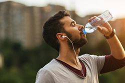 Lý do chỉ uống nước vẫn béo