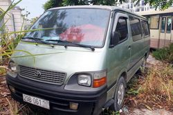 Nam sinh lớp 4 bị bỏ quên trên xe đưa đón