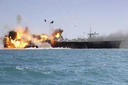 Iran chế tạo tàu sân bay giả để tập bắn giữa căng thẳng với Mỹ