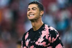 'Chỉ những kẻ ghen tỵ mới không yêu Ronaldo'