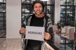 Ronaldinho tiết lộ về chuỗi ngày quản thúc ở khách sạn 4 sao
