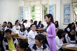 Hàng nghìn giáo viên lo 'gặp khó' trước yêu cầu thi IELTS