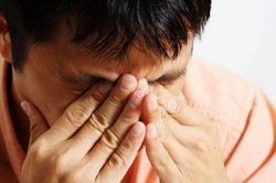 Trong khi tôi bị gãy chân đau đớn kêu cứu thì bạn gái 'tung cước' vào người đã va chạm giao thông nhưng kết quả lại ngoài dự tính