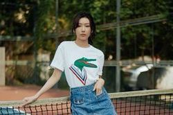 MIN: Vừa giỏi vừa xinh, chỉ áo thun vẫn cực thu hút