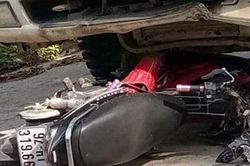 Va chạm với xe tải, 2 người đi xe máy tử vong