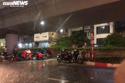 Hà Nội đón cơn 'mưa vàng' sau đợt nắng nóng dài nhất 27 năm